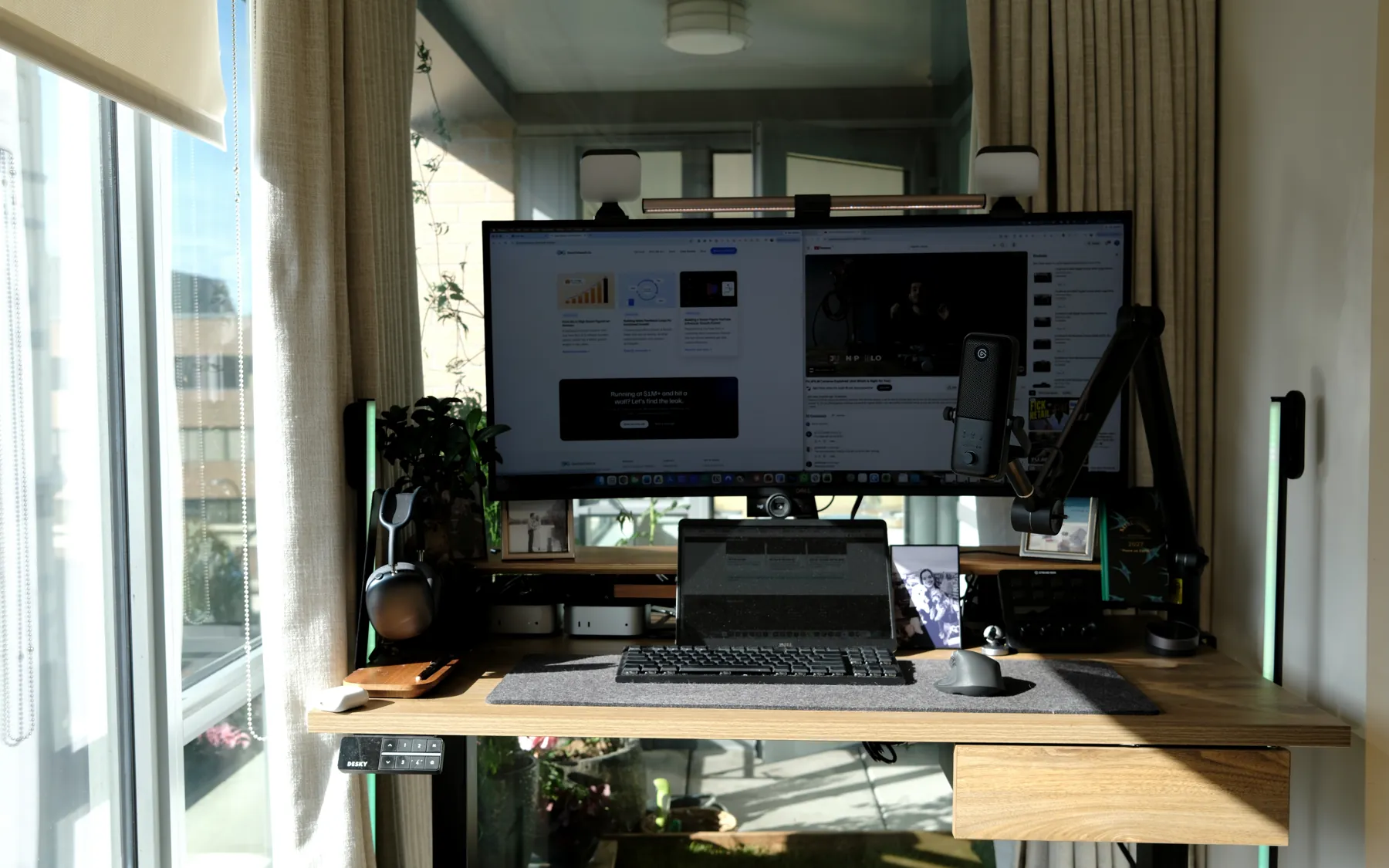 The full desk in daylight